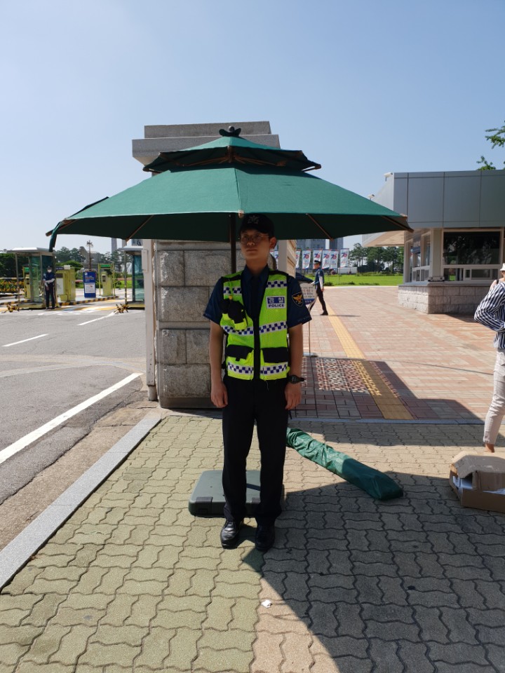3. 거점근무용 파라솔.jpg